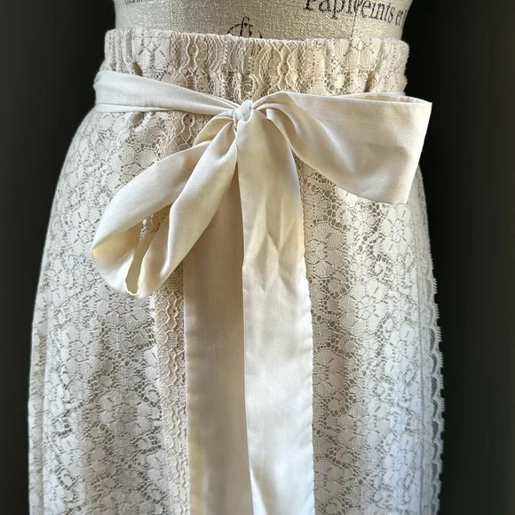 Vintage Carefree Fashions cream full lace maxi skirt GVC size L - Picture 4 of 9
